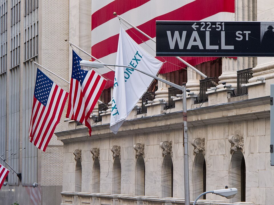 Stocks making the biggest moves midday: Accenture, Synopsys, United Therapeutics, Vicor and more