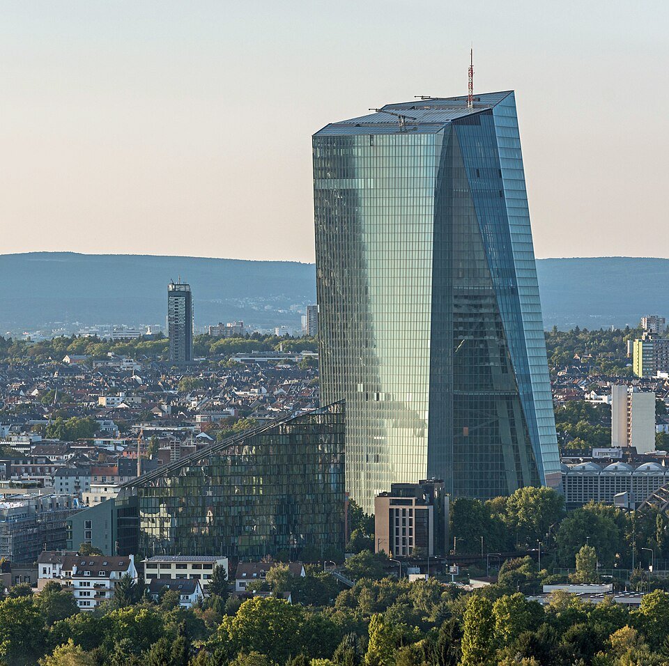 The bond market turns on France