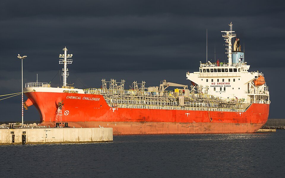 U.S. says pipelines will make Strait of Hormuz irrelevant. Energy experts disagree