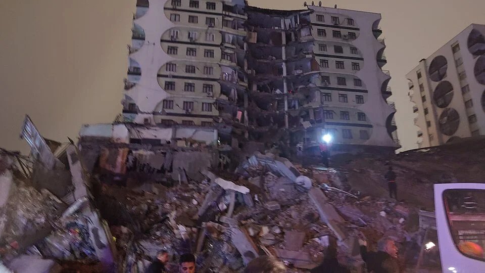 Powerful magnitude 7.7 earthquake hits Panama, damaging buildings