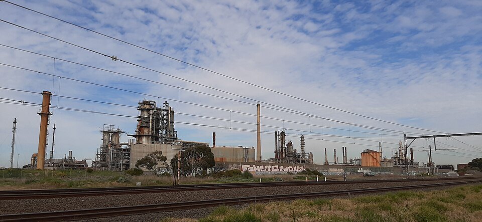 World’s largest carmakers seek to avert motor oil crisis